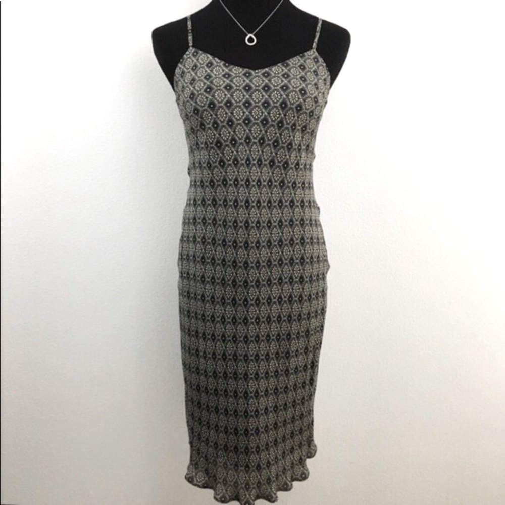 GIFTED TO Vivienne (helper)
Ann Taylor | Light Weight Sundress - Picture 9 of 9